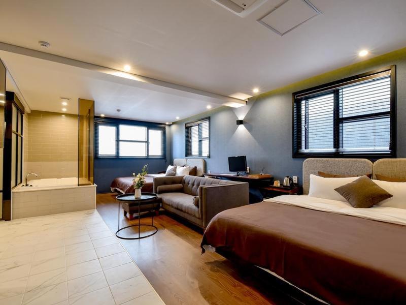 Brown Dot Yangjeong Hotel ปูซาน ภายนอก รูปภาพ